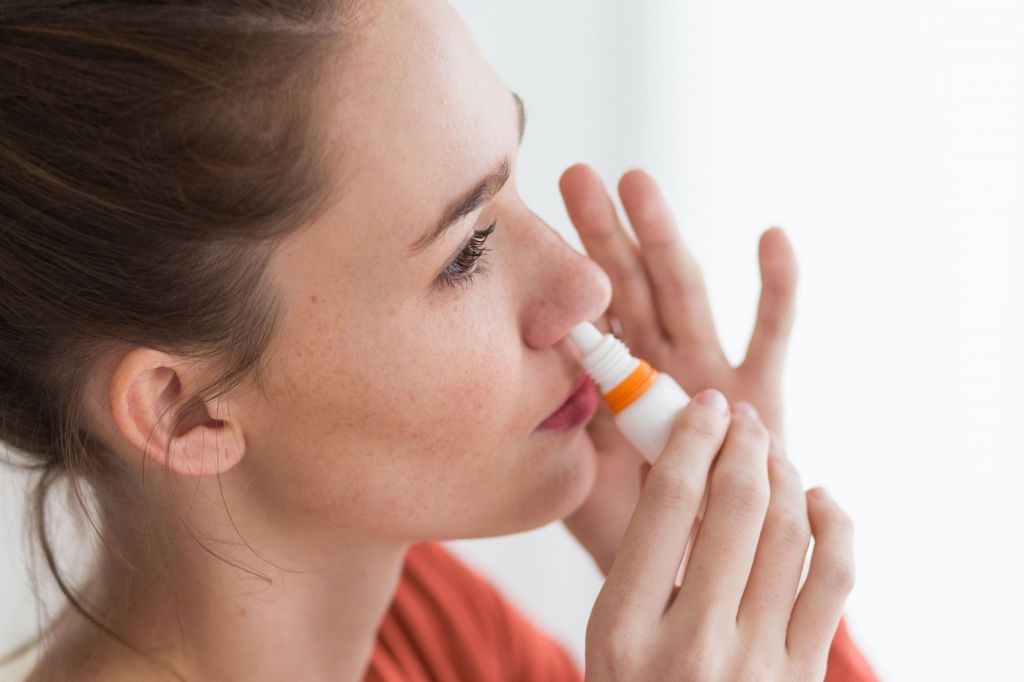 Назальные препараты от аллергии могут быть с гормонами и без